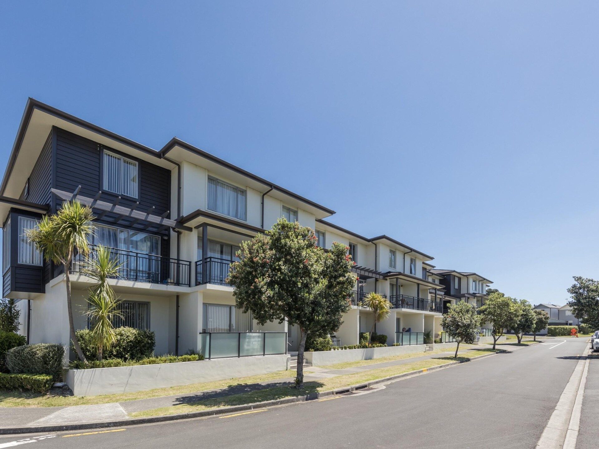 ccbae6855644badbe9780d-l