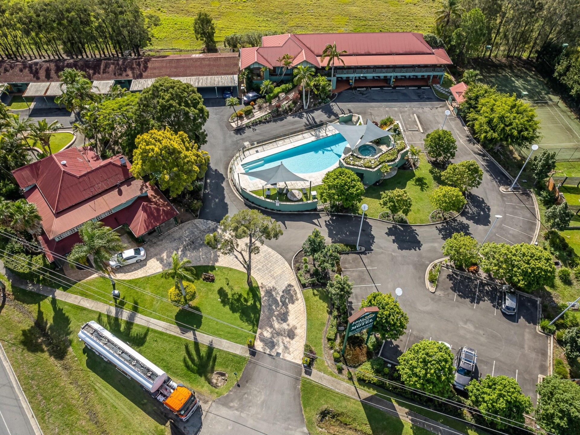 038acfb95a7f4aadaca933-l