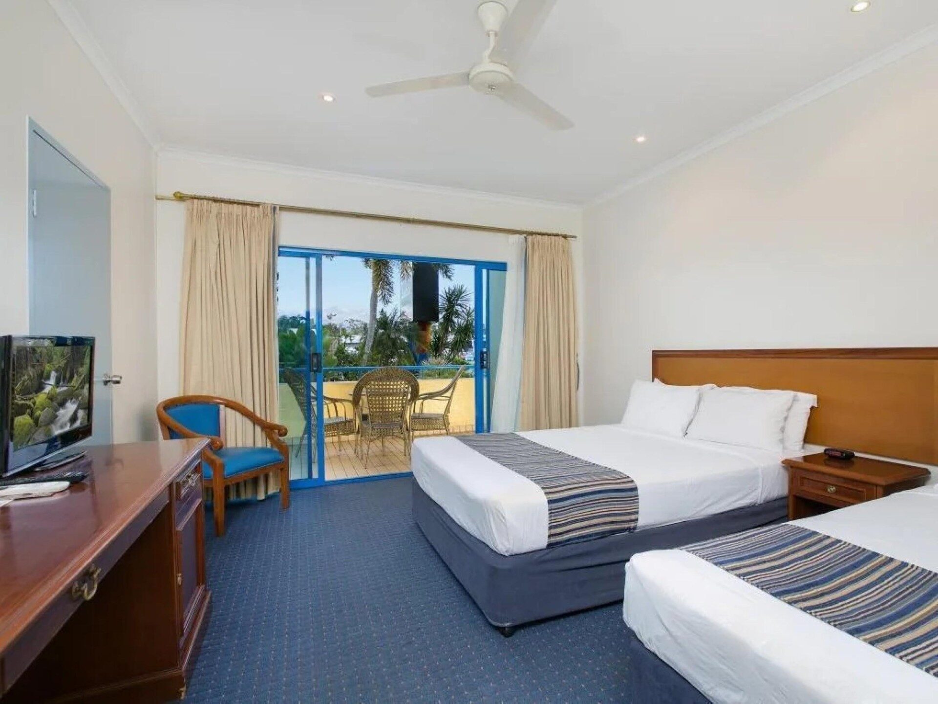 55f2de305c255d3ab17722-l